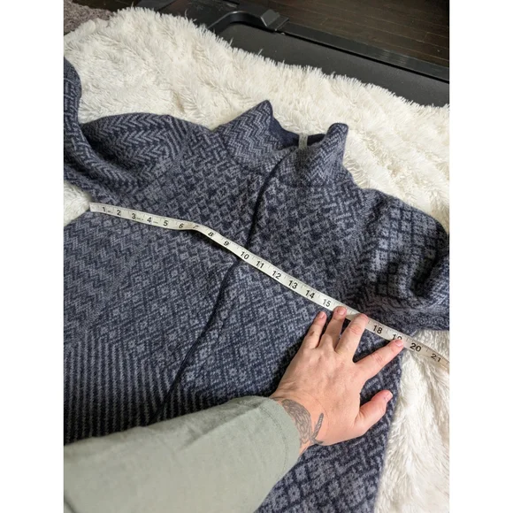 A. Ida Made In Italy Wool Blend Navy and Gray Patterned Zip-Up Cardigan Sweater